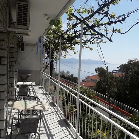 Edi - Captain's House Apartman